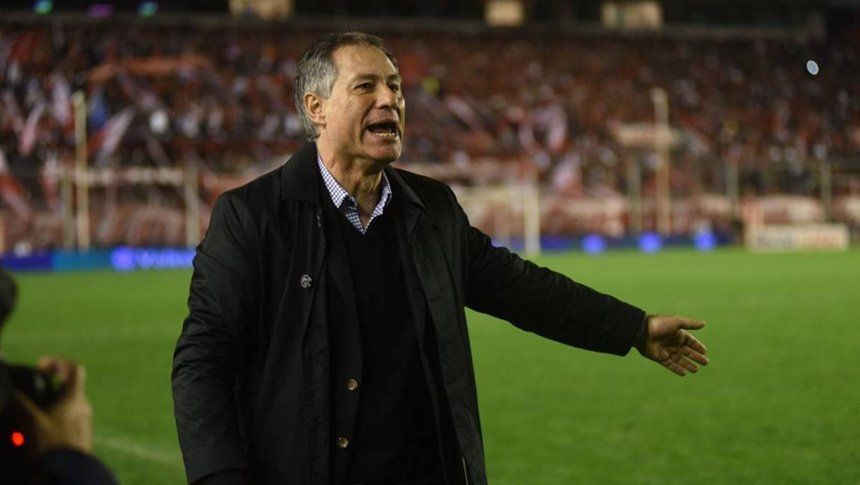 En Independiente, la continuidad de Holan vuelve a ser una incógnita