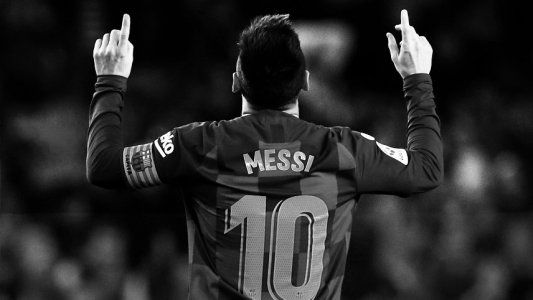 El genial video de Messi con 50 fotos editadas simulando un tiro libre