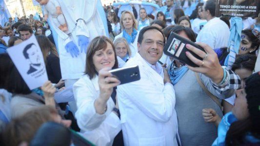 Así fue la marcha a favor del ginecólogo que se negó a hacer un aborto