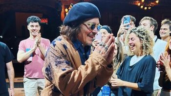 Johnny Depp en Argentina: furor por su visita inesperada al Teatro Colón y el encuentro con los fans