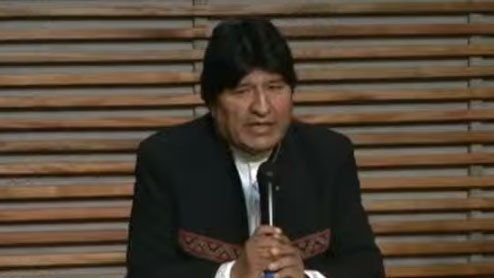 Pueden hacer conmigo lo que quieran, pero no destrocen la democracia, dice Evo tras su proscripción como candidato