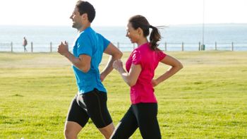 Ni caminar ni correr: este es el mejor ejercicio para el corazón que recomiendan los médicos