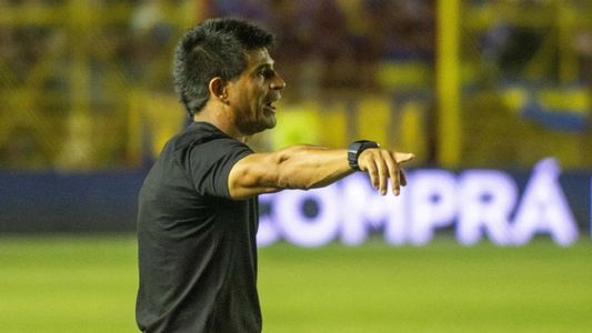 Hugo Ibarra habló sobre los rumores de su salida en Boca, se enojó con un periodista y dio un contundente mensaje