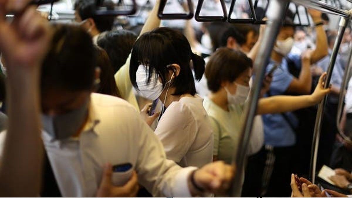 Cuatro pasajeros apuñalados en el subte de Tokio este viernes (Foto: Twitter)