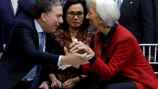 Puntapié inicial: Dujovne, cara a cara con Lagarde para empezar a negociar con el FMI