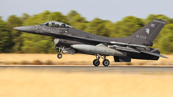 Llega el caza más avanzado de la Fuerza Aérea: suman seis nuevos aviones de guerra F-16 que superan los 2000 km/h