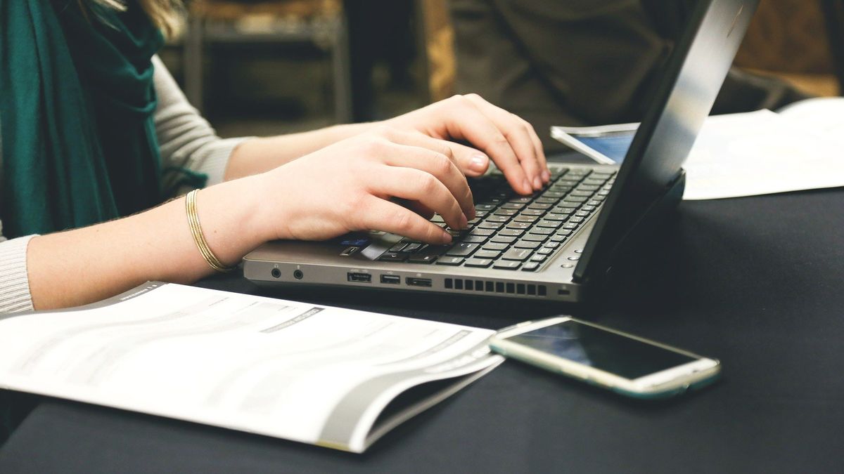 Desarrollar productos digitales insume mucho tiempo de planificación y traspaso a código, entre otras cosas, lo que deviene en un gran desgaste mental.
