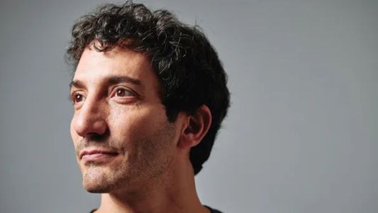 Juan Minujín vuelve a brillar en Netflix con la serie argentina más popular y está en el Top 10