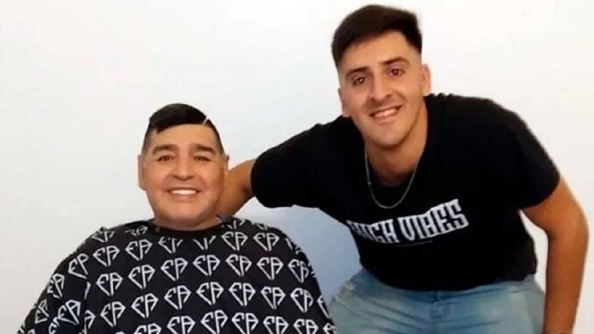 Franco Agostinelli, junto a Diego Maradona (Foto: archivo).