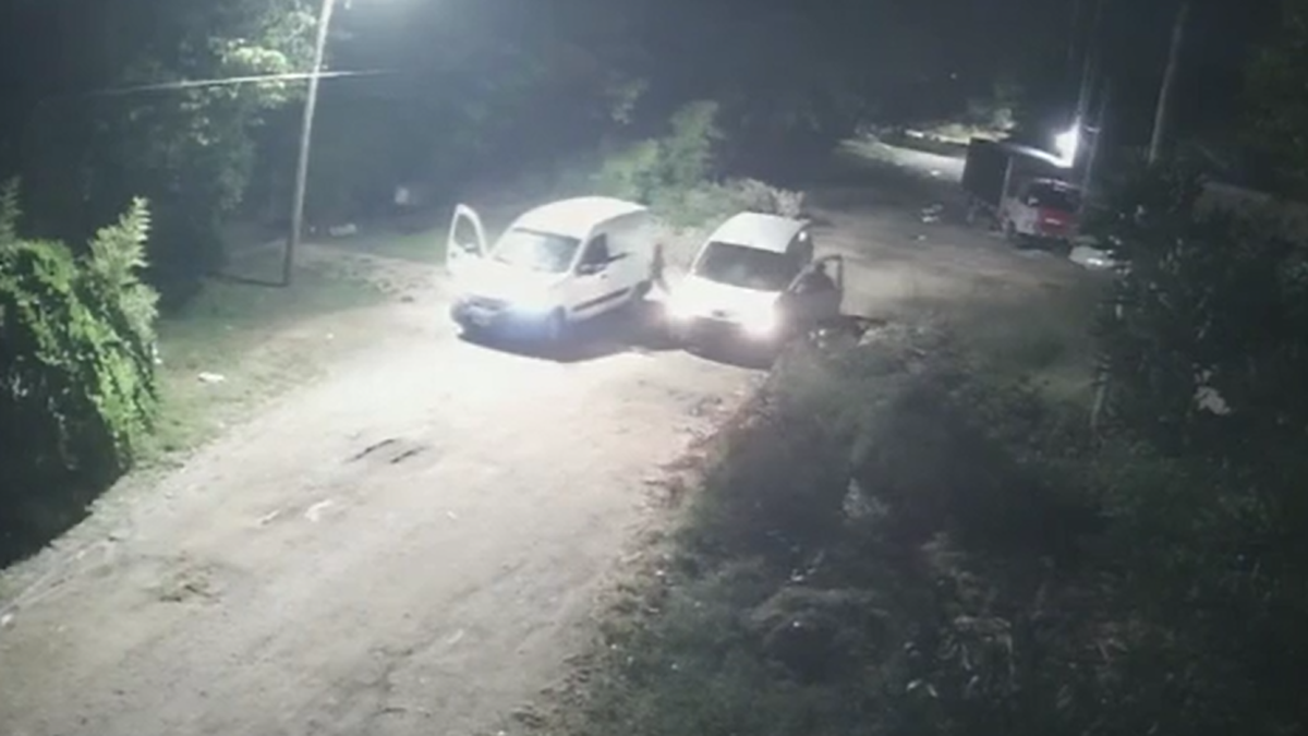 El momento del tiroteo entre los delincuentes y la v&iacute;ctima.&nbsp;