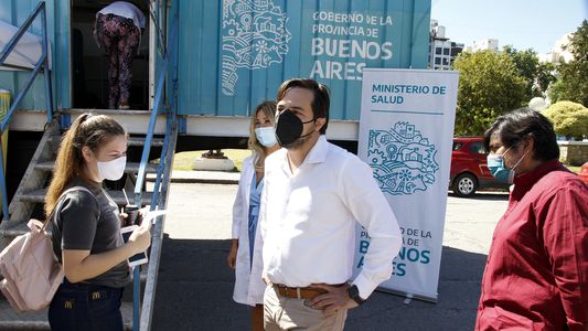 Coronavirus: la Provincia anunció que los trabajadores de atención al público deberán tener las dos dosis de la vacuna o testearse cada semana