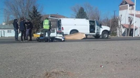 Neuquén: Un coche fúnebre perdió un ataúd en plena ruta