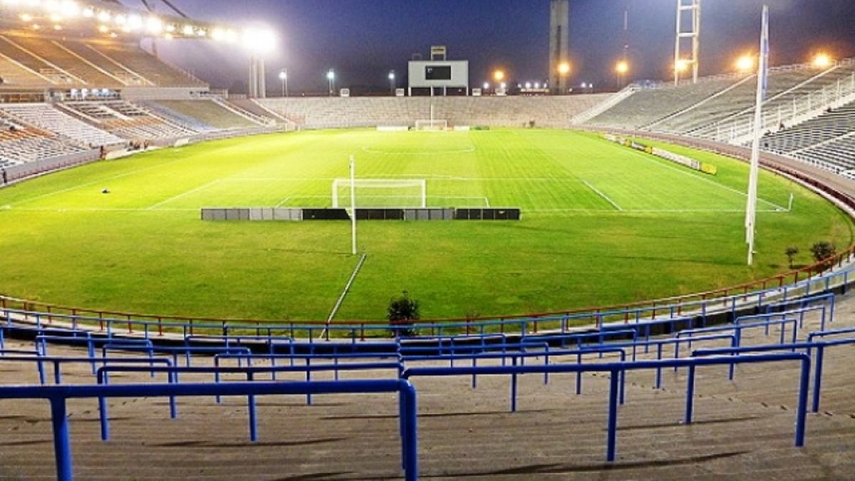 Aldosivi y&nbsp;Patronato debió ser reprogramado debido a un robo de cables en las torres de iluminación del estadio José María Minella (Foto: archivo).