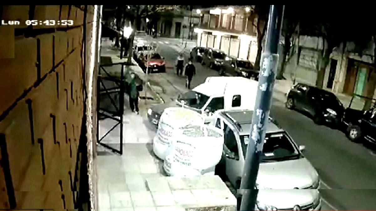 Inseguridad en Barracas. Los malhechores lograron robar una billetera con $150 mil. Foto: captura de Tv.