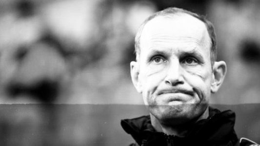 Por un insólito motivo, el DT del Augsburgo no estará en la vuelta de la Bundesliga tras el COVID-19