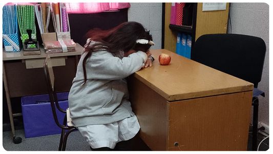 Bullying: tiene 6 años, sus compañeros le raparon las cejas a la fuerza y ​​no quiere volver a la escuela