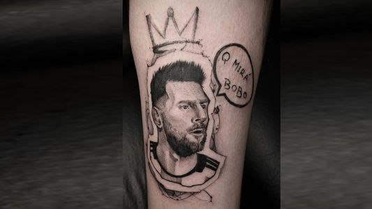 Artista mendocino tatuó el ¿qué mirás, bobo? de Lionel Messi: Nos preguntamos si iba a viralizarse