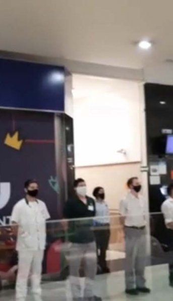 Emocionante: así cantaron el himno en un supermercado por los caídos en Malvinas