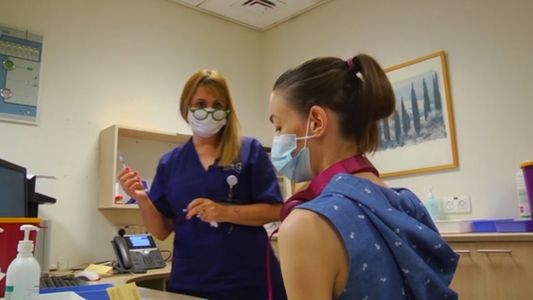 Israel prepara una tercera dosis de Pfizer por la variante Delta