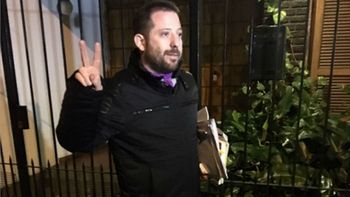 José Ottavis a lo Mike Amigorena: ¡apareció en pollera!