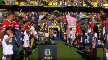 Estudiantes sorprendió con un gesto de repudio el título entregado a Rosario Central