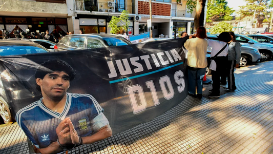 Jornada clave por la muerte de Maradona: cuándo se sorteará el tribunal para la reanudación del juicio
