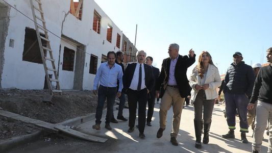En Avellaneda, Alberto Fernández y Jorge Ferraresi entregaron el crédito para construcción número 60 mil