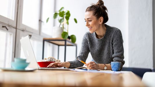 Coronavirus: el Gobierno estableció cuándo pueden volver al trabajo las personas contagiadas y los contactos estrechos