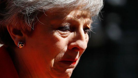 Entre lágrimas, Theresa May anunció su renuncia como primera ministra británica