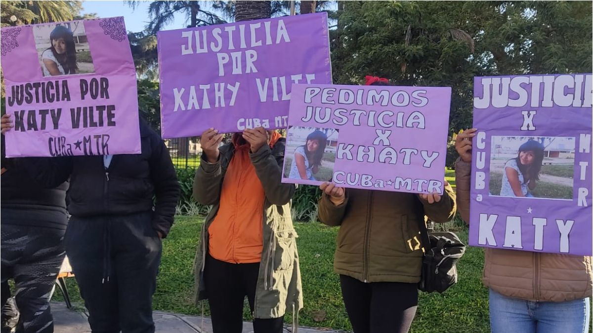 Familiares y organizaciones de mujeres pidieron que se reabra el caso. (Foto: Jujuy al Momento)