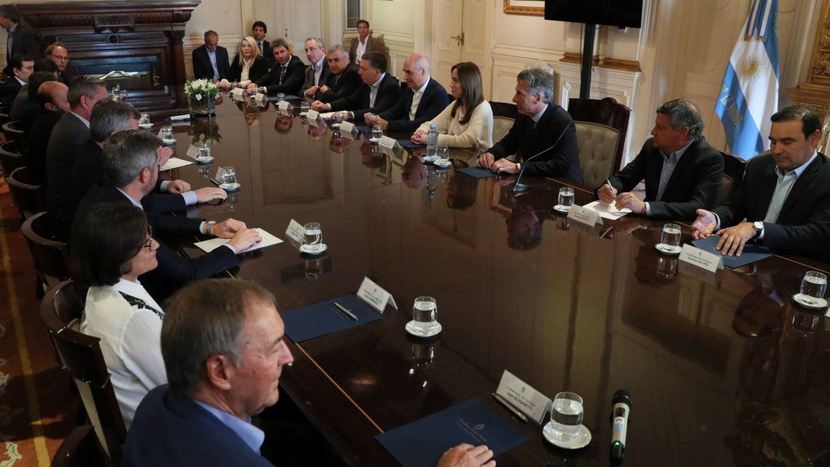 El Gobierno, en el riesgo de volver a caer en la trampa del peronismo que dice una cosa y hace otra