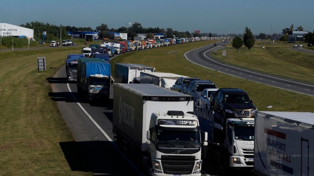 Falta de gasoil: se espera una nueva semana de cortes de ruta por parte de camioneros (Foto: NA).