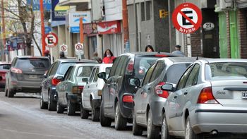 Alertan sobre una peligrosa estafa con autos estacionados