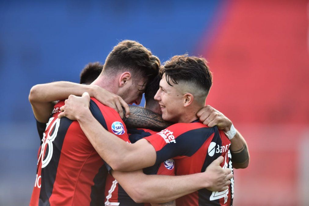 San Lorenzo sorprendió al líder Argentinos y le ganó 3-0 en el Nuevo Gasómetro