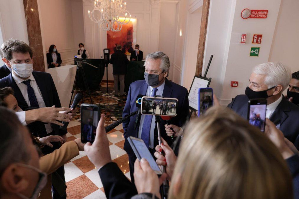 Alberto Fernández en conferencia de prensa en Roma
