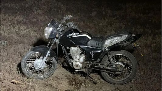 Vio una moto que andaba sola, creyó que era un fantasma y se topó con un cadáver