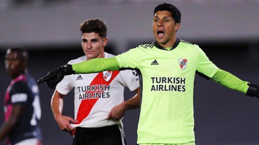 Inolvidable: un River surrealista con Enzo Pérez al arco le ganó 2-1 a Independiente Santa Fe e hizo historia