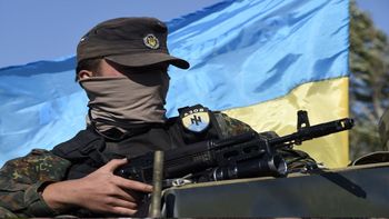 ¿Qué es el batallón Azov, la fuerza de combate ucraniana que Putin teme y acusa de neonazi?