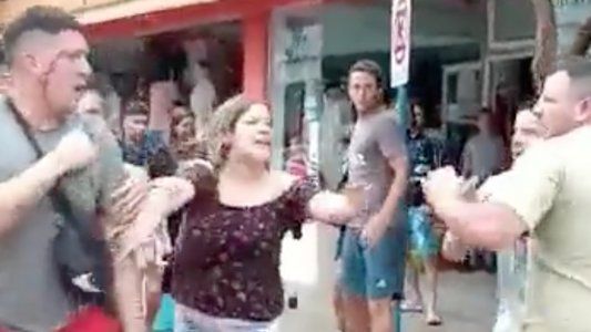 Denuncian a un exjugador de Boca por agredir a un vendedor ambulante