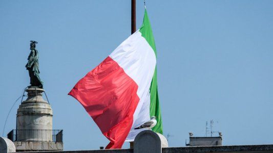 Italia sostiene una media de 300 contagios diarios y mantiene la reapertura de todas sus actividades
