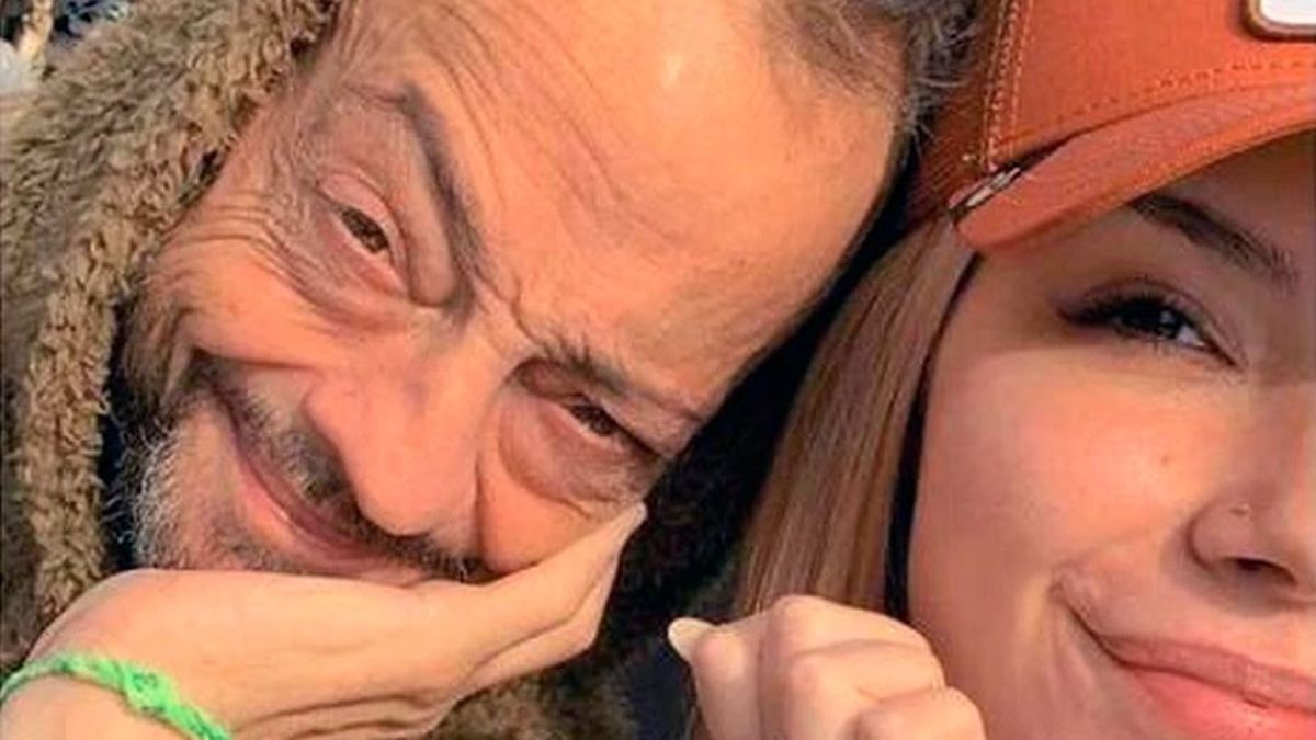 Cabito junto a Sol, su sobrina, en la primera postal que comparti&oacute; la hija de su hermana tras recibir el alta y volver a disfrutar del aire libre.&nbsp;