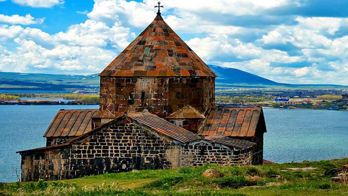 Renunció el Presidente armenio. Armenia es un destino turístico importante en Asia y Europa. Su lema es 