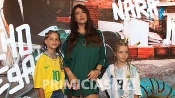 Las fotos con los particulares looks de Wanda Nara y sus hijas en la presentación de su nuevo tema