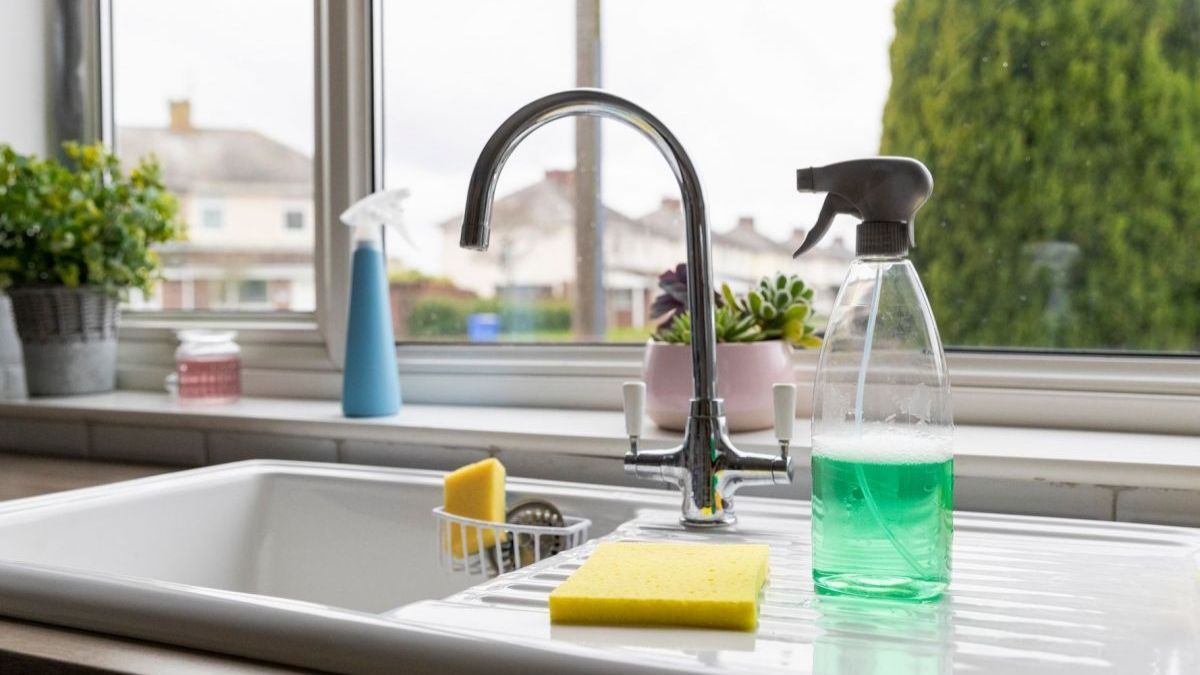 Cómo destapar la pileta de tu cocina con bicarbonato y vinagre en minutos. Cómo destapar la pileta de tu cocina con bicarbonato y vinagre en minutos.