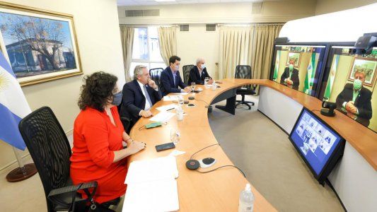 En la reunión con gobernadores, Alberto pidió hacer cumplir el decreto vigente para reducir la presencialidad de clases