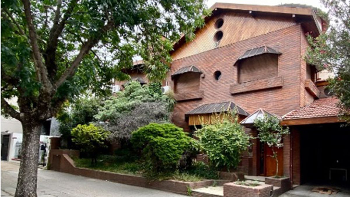 La casa de Villa Devoto que Diego Maradona le regaló a sus papás y hoy alquiló Roberto García Moritán.