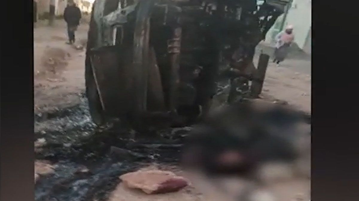 un polic&iacute;a muri&oacute; calcinado en el interior de su patrulla, atacada por violentos (Foto: Gentileza El Comercio)