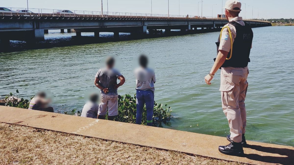 Un hombre intentó escpar luego de lanzar al río a una mujer