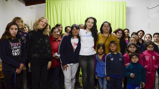 Natalia Oreiro visitó un Taller de Crianza de UNICEF para madres y padres