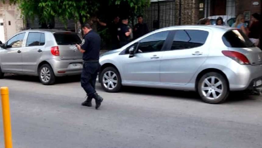 El escalofriante relato de la mujer que vio cómo el padre encontraba a su hija muerta en el auto